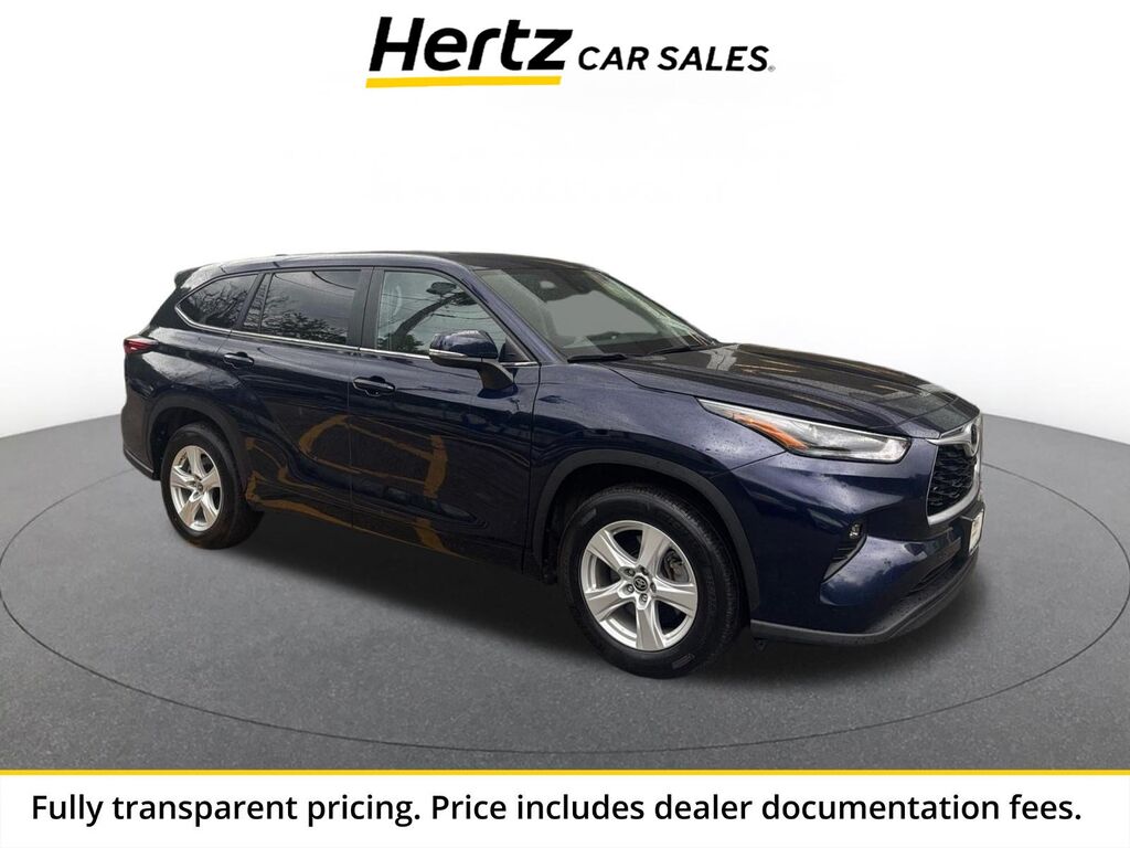 2025 Toyota Highlander LE — photo 1 of 13