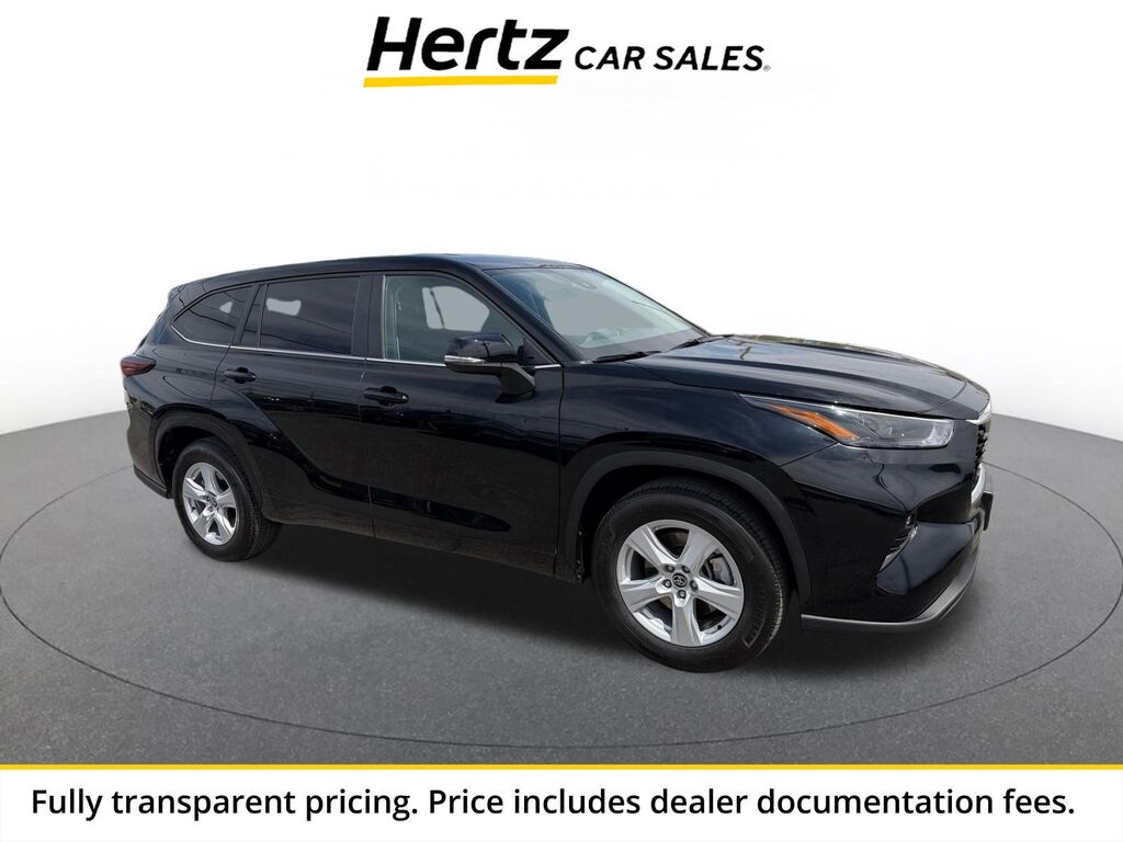 2025 Toyota Highlander LE — photo 1 of 13