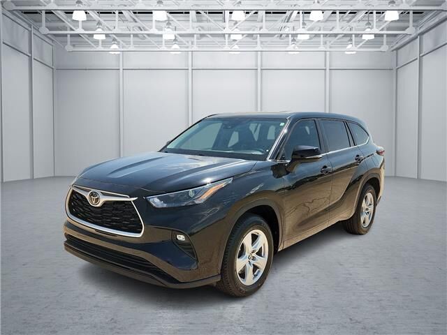 2025 Toyota Highlander LE Front-Wheel Drive