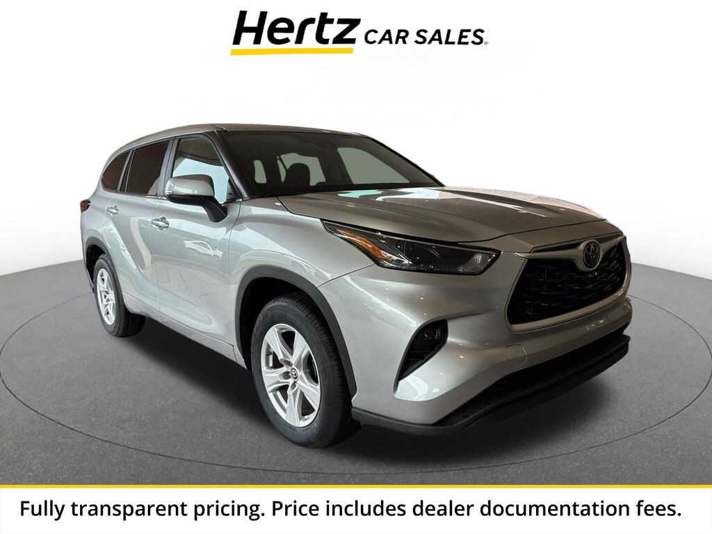2025 Toyota Highlander LE — photo 1 of 13