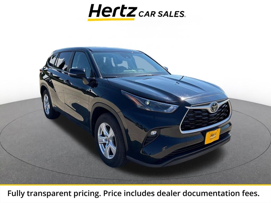 2025 Toyota Highlander LE — photo 1 of 13