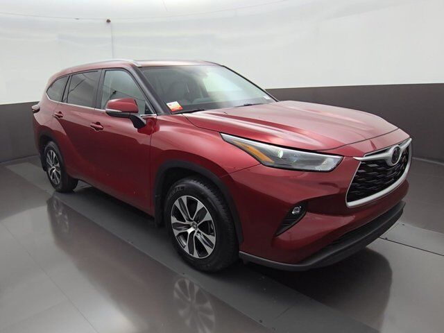 2025 Toyota Highlander XLE — photo 1 of 13