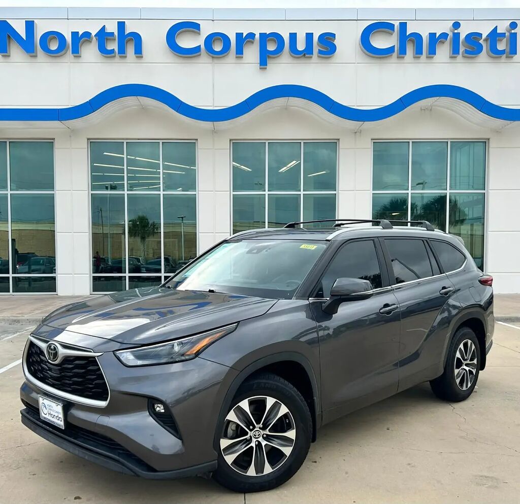 2023 Toyota Highlander XLE — photo 1 of 13