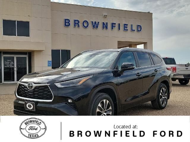 2023 Toyota Highlander L — photo 1 of 10