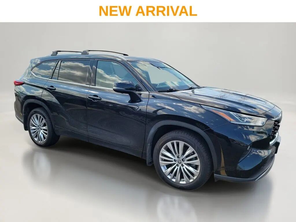 2023 Toyota Highlander Platinum — photo 1 of 20