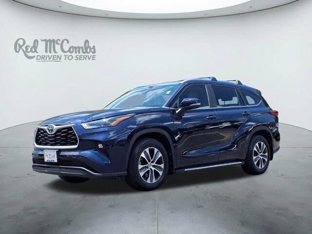 2023 Toyota Highlander LE — photo 1 of 13