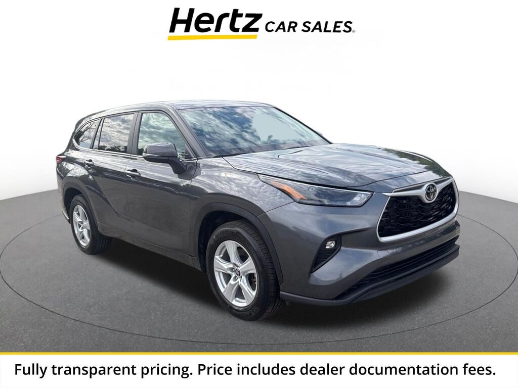 2025 Toyota Highlander LE — photo 1 of 13