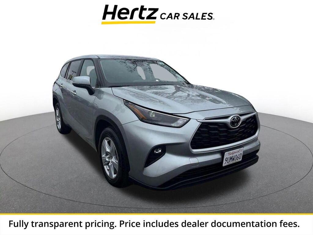 2025 Toyota Highlander LE — photo 1 of 13