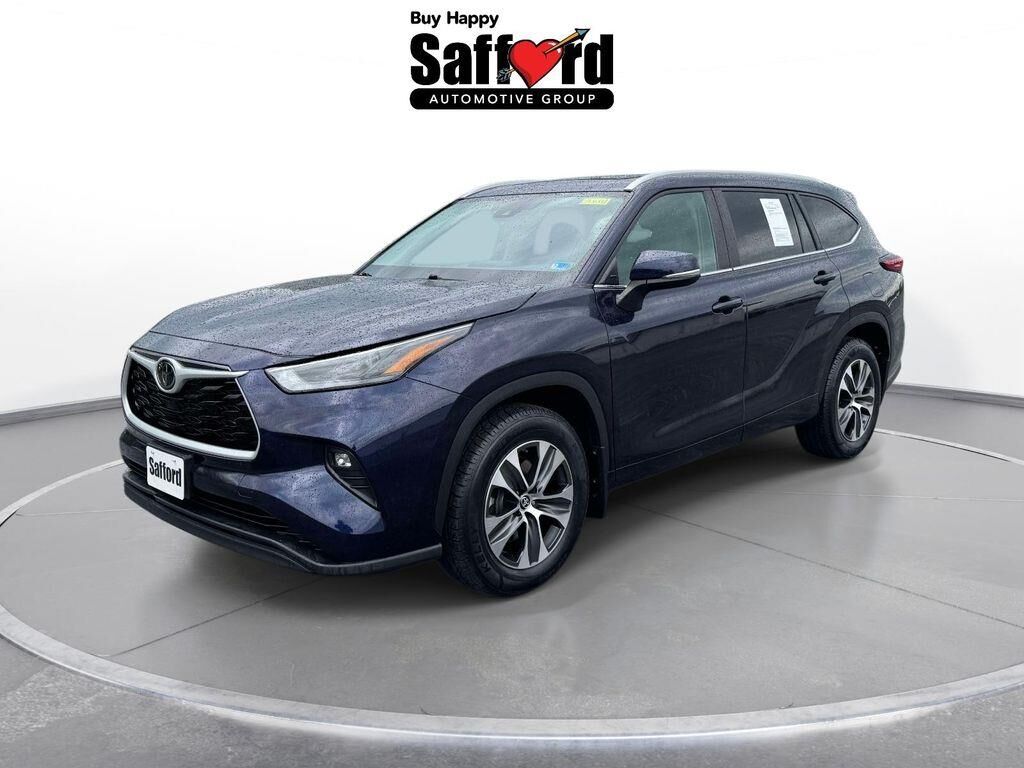 2023 Toyota Highlander XLE — photo 1 of 3