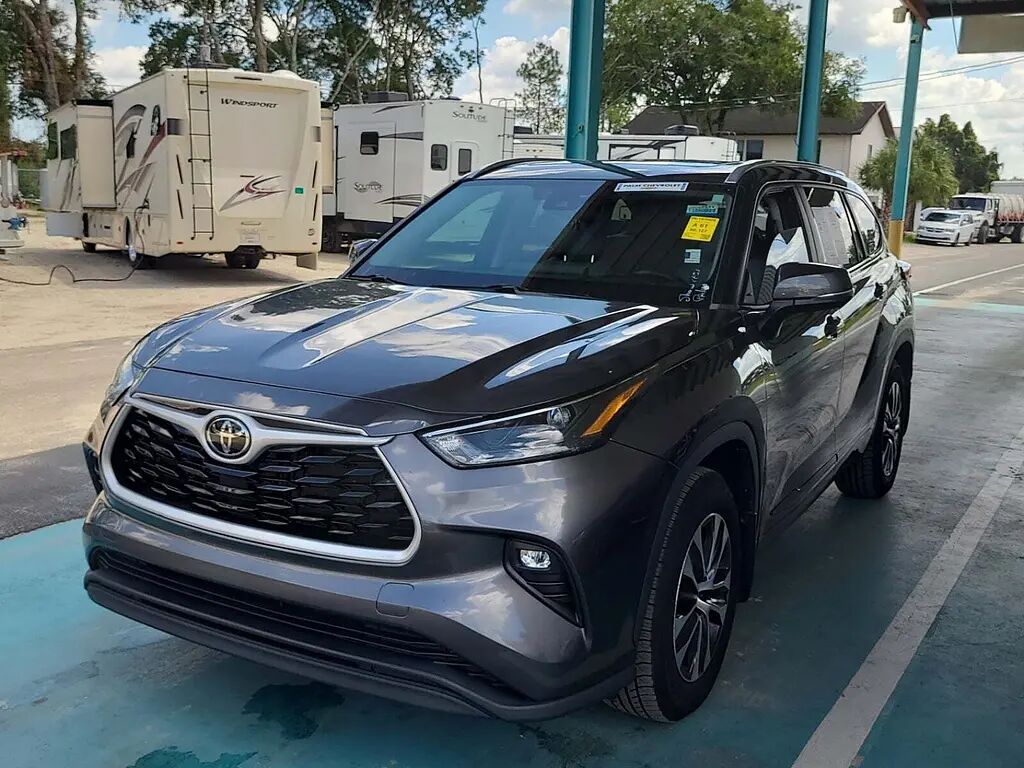 2023 Toyota Highlander XLE — photo 1 of 28
