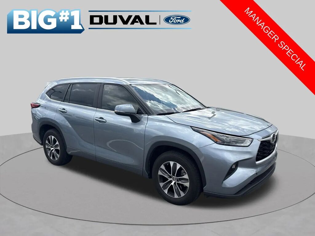 2023 Toyota Highlander XLE — photo 1 of 13