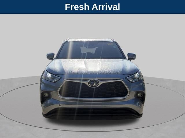 2023 Toyota Highlander XLE — photo 1 of 34