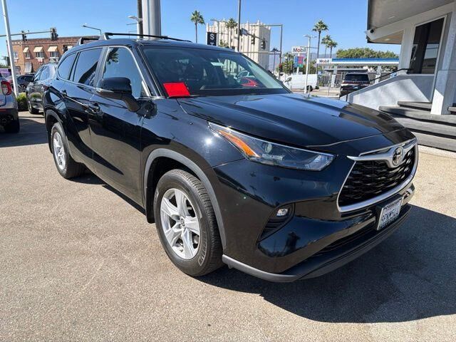 2024 Toyota Highlander LE