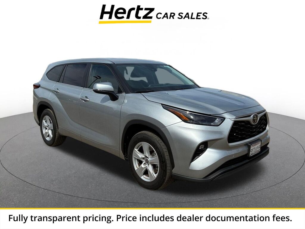 2025 Toyota Highlander LE — photo 1 of 13