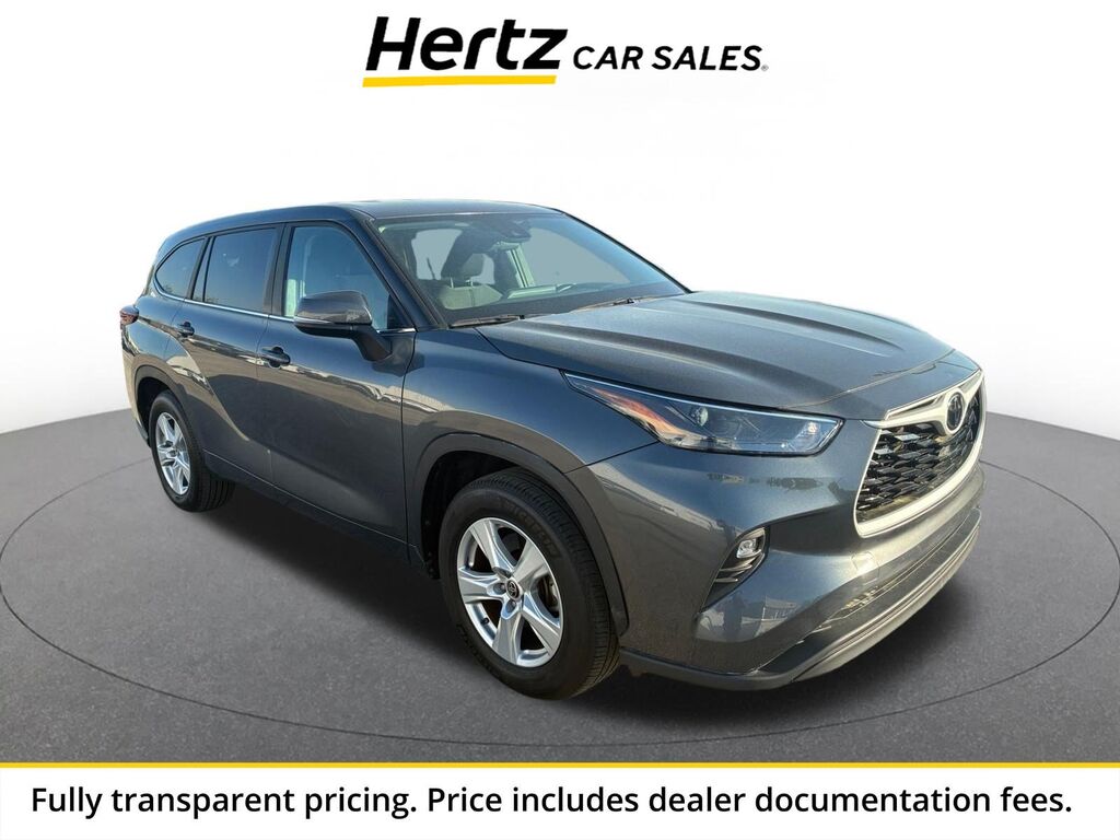 2025 Toyota Highlander LE — photo 1 of 13