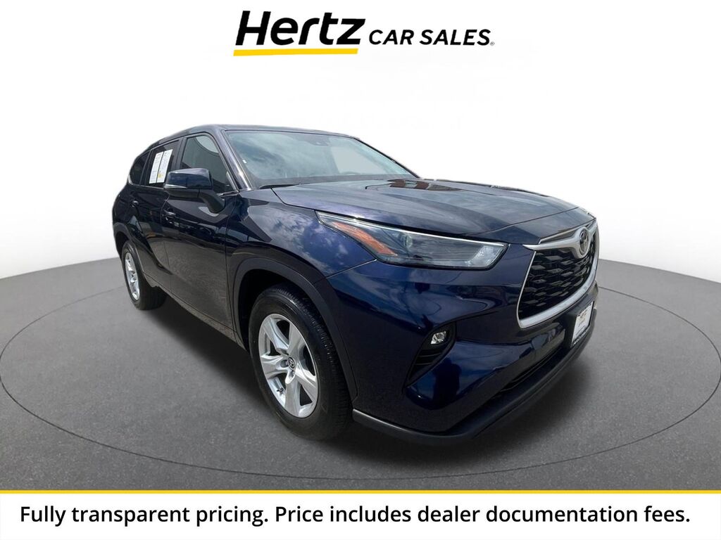 2025 Toyota Highlander LE — photo 1 of 13
