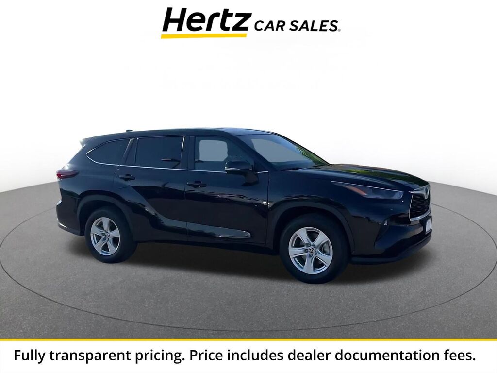 2025 Toyota Highlander LE — photo 1 of 13