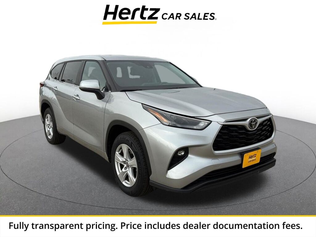 2025 Toyota Highlander LE — photo 1 of 13