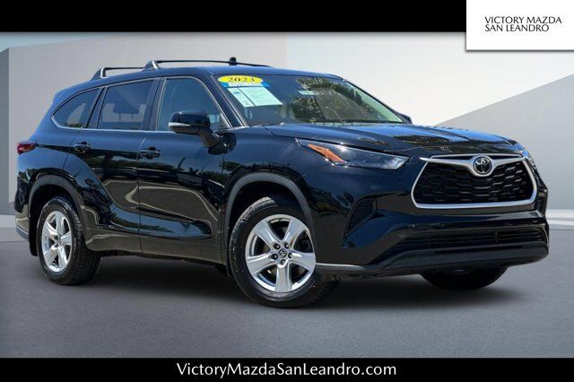 2023 Toyota Highlander L — photo 1 of 12