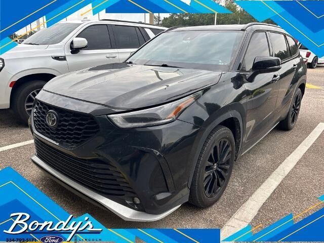 2023 Toyota Highlander XSE — photo 1 of 8