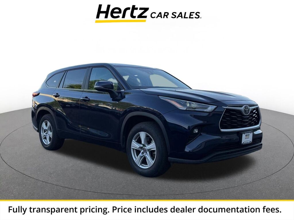 2025 Toyota Highlander LE — photo 1 of 13