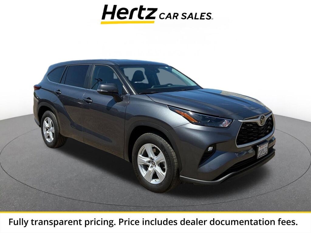 2025 Toyota Highlander LE — photo 1 of 13