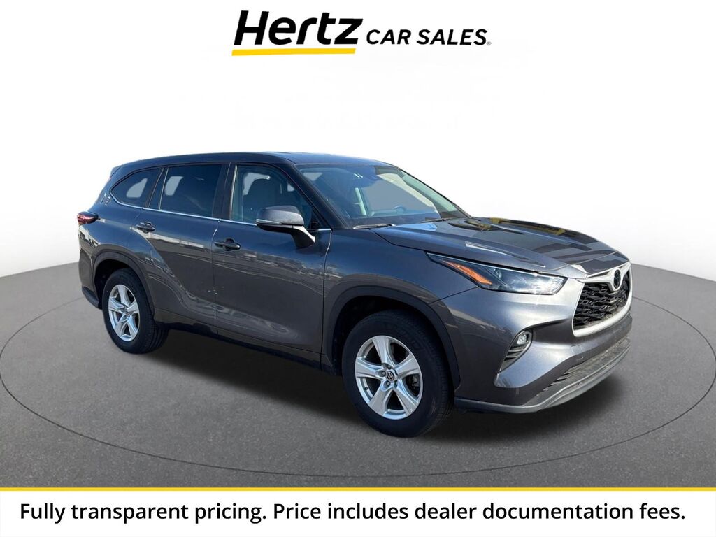 2025 Toyota Highlander LE — photo 1 of 13