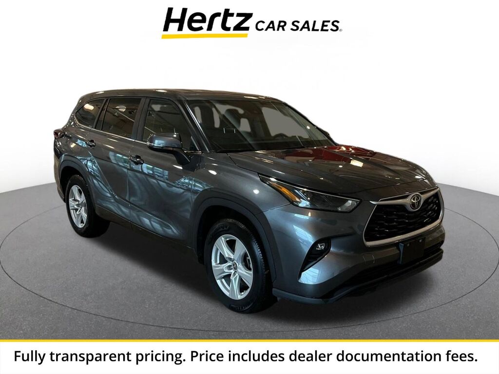 2025 Toyota Highlander LE — photo 1 of 13