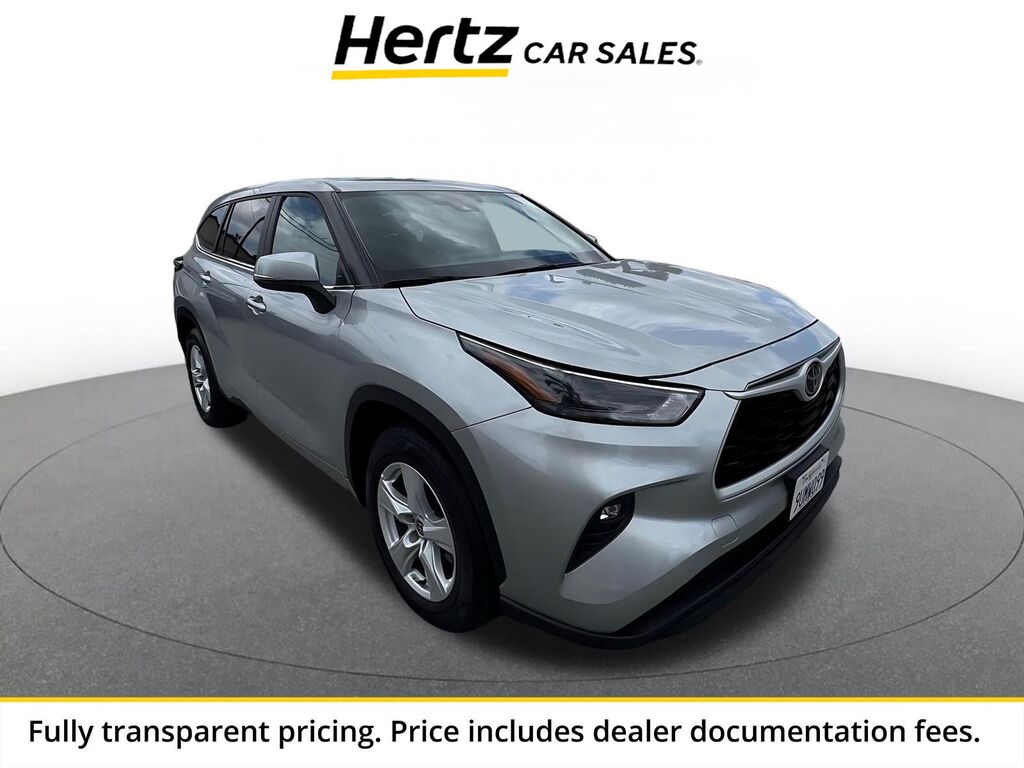 2025 Toyota Highlander LE — photo 1 of 13