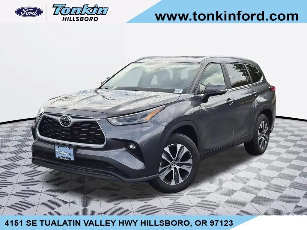 2023 Toyota Highlander XLE — photo 1 of 13