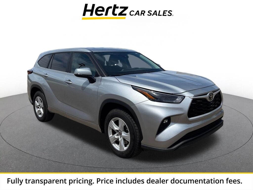2025 Toyota Highlander LE — photo 1 of 13