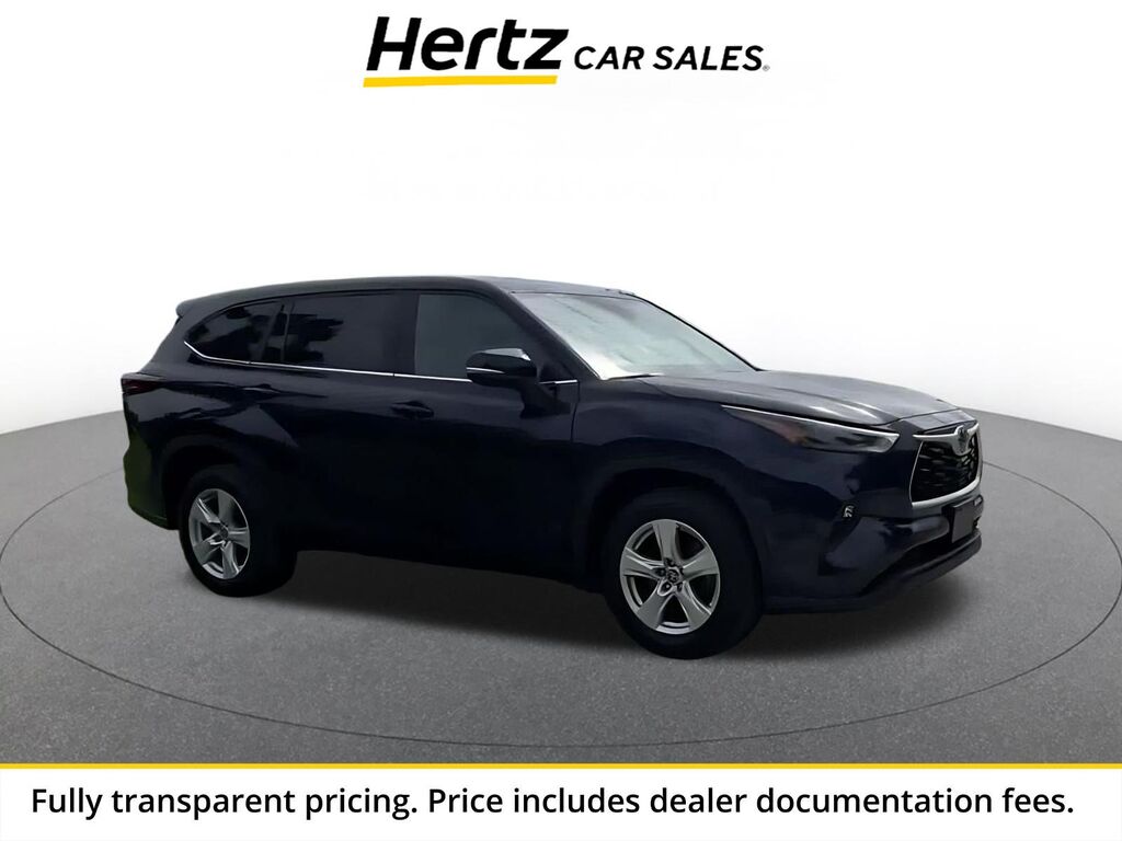2025 Toyota Highlander LE — photo 1 of 13