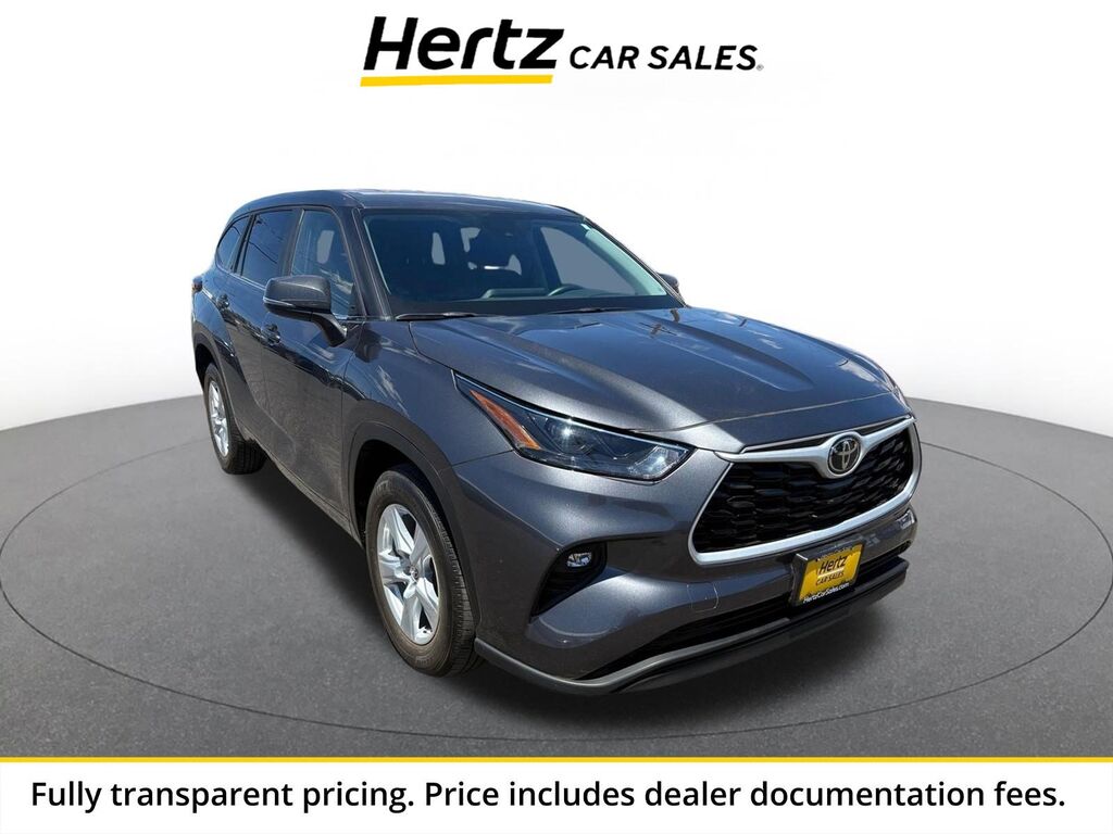 2025 Toyota Highlander LE — photo 1 of 13