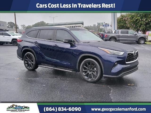 2023 Toyota Highlander LE — photo 1 of 13