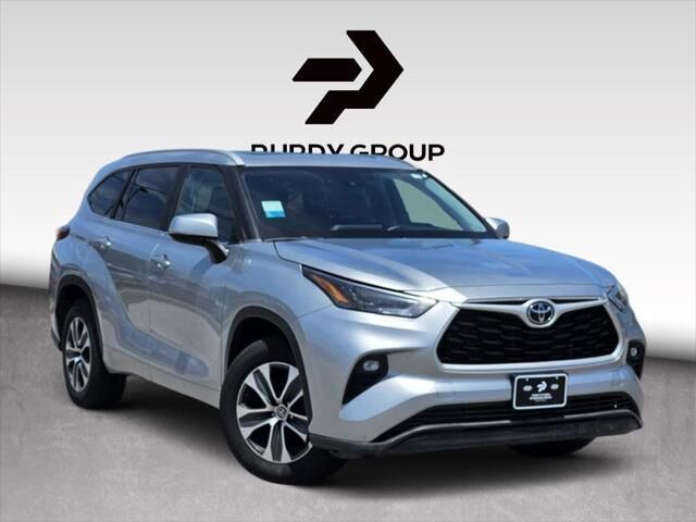 2023 Toyota Highlander XLE — photo 1 of 11