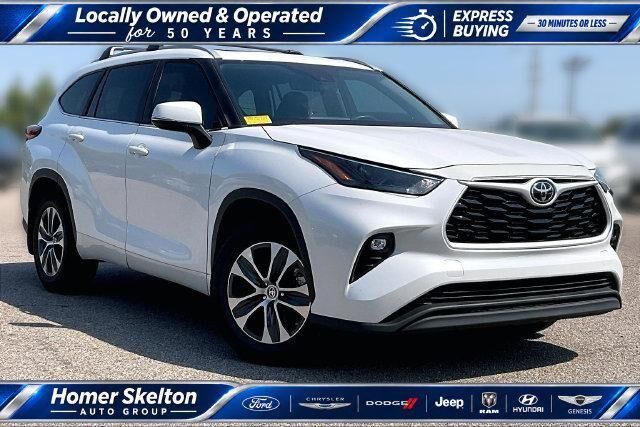 2023 Toyota Highlander XLE — photo 1 of 9