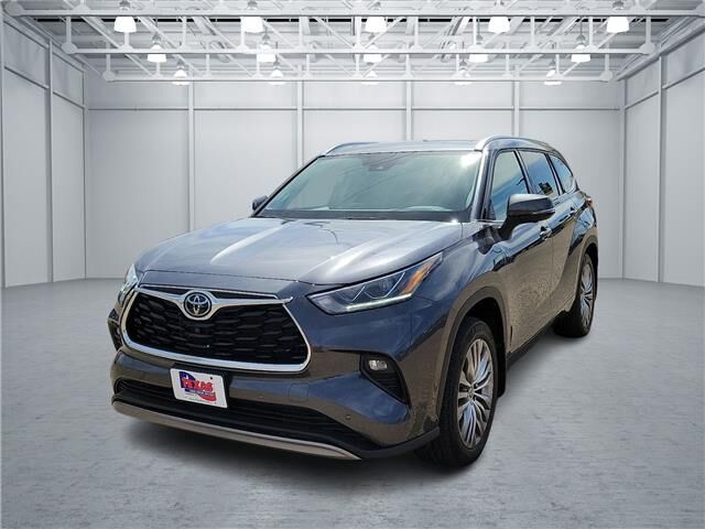 2023 Toyota Highlander Platinum Front-Wheel Drive — photo 1 of 13