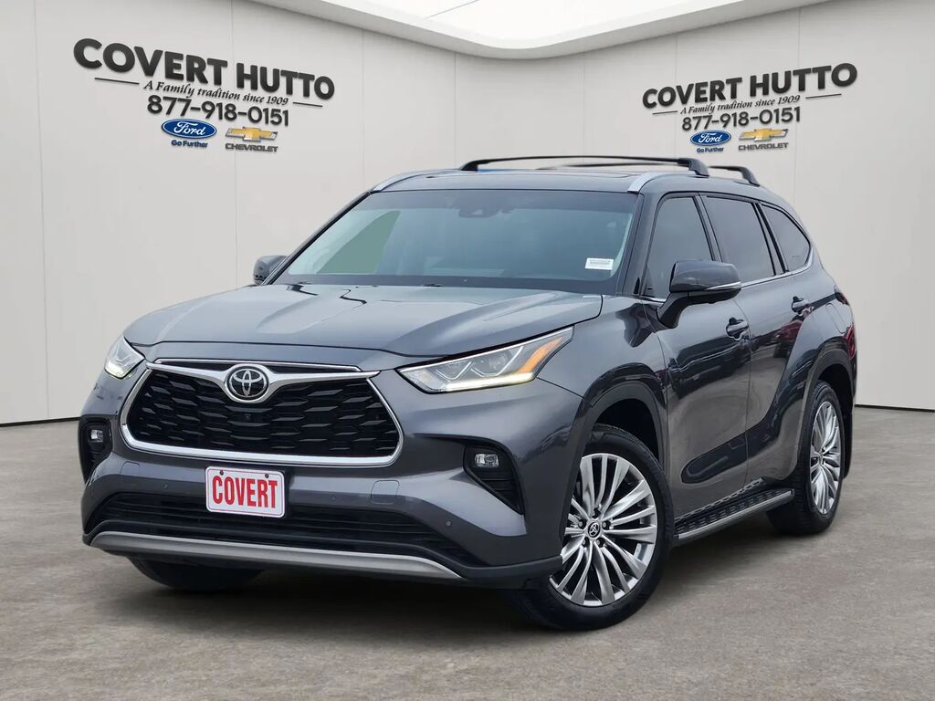 2024 Toyota Highlander Platinum — photo 1 of 13