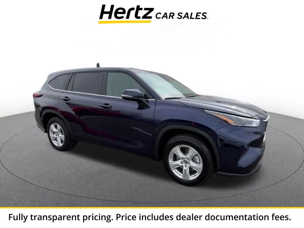 2025 Toyota Highlander LE — photo 1 of 13