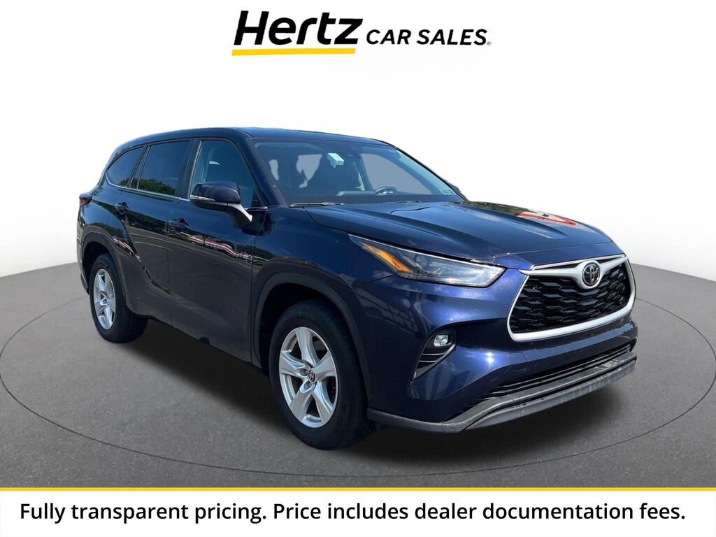 2025 Toyota Highlander LE — photo 1 of 13