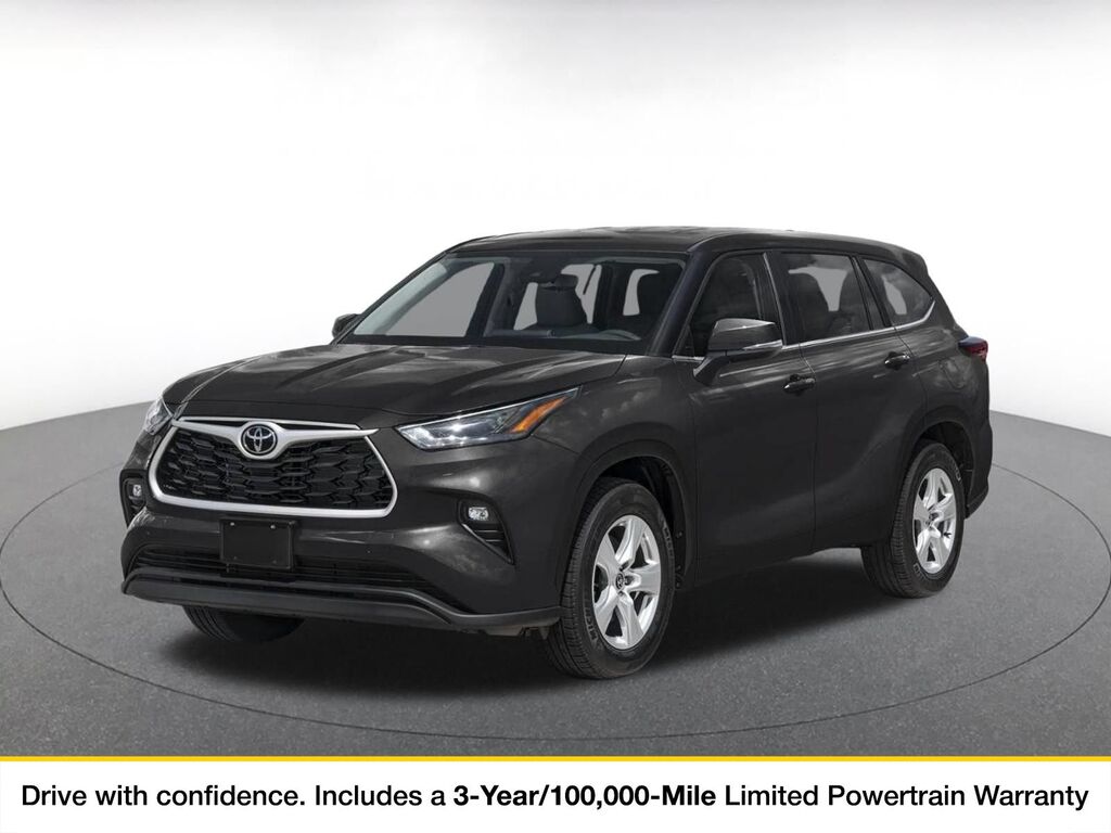 2025 Toyota Highlander LE — photo 1 of 1