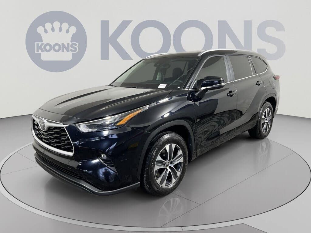 2024 Toyota Highlander XLE — photo 1 of 1