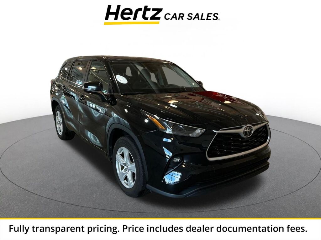 2025 Toyota Highlander LE — photo 1 of 13