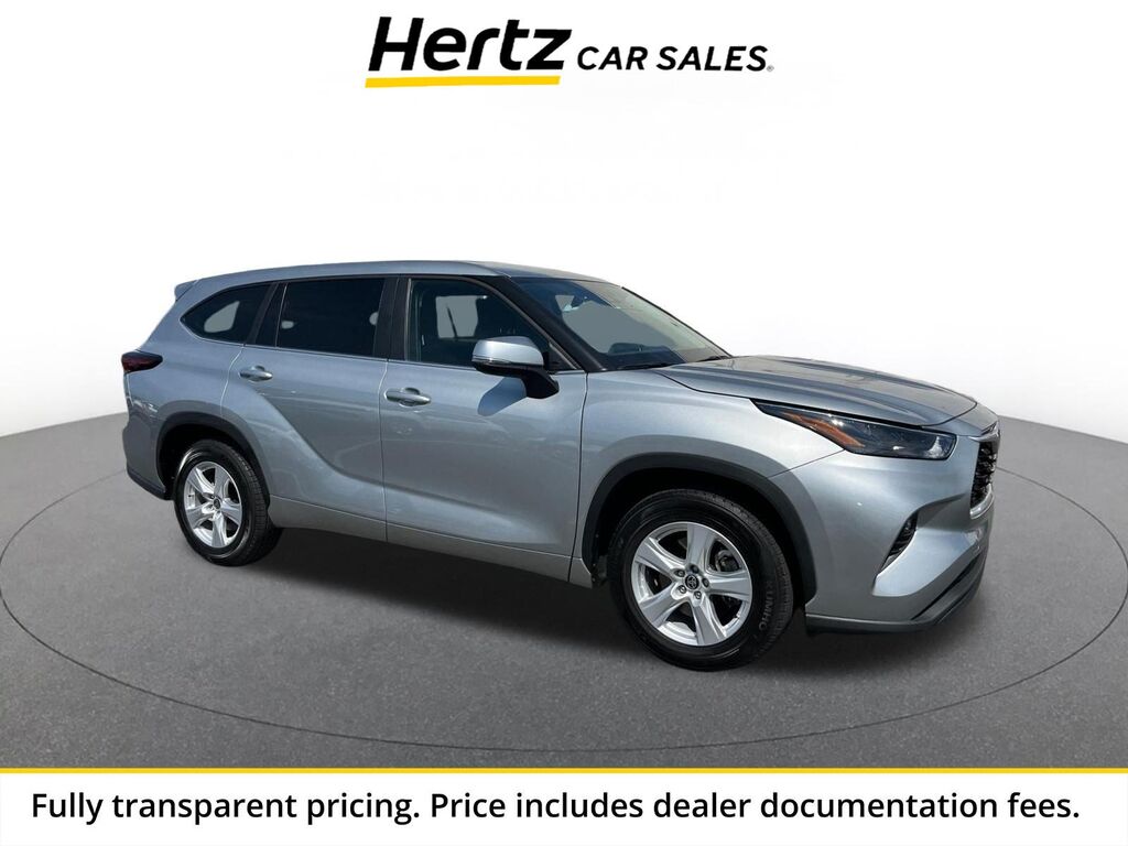2025 Toyota Highlander LE — photo 1 of 13