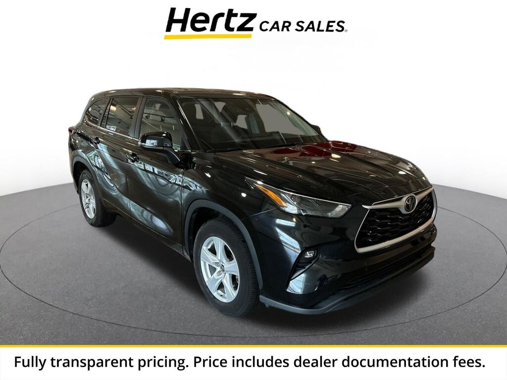 2025 Toyota Highlander LE — photo 1 of 13