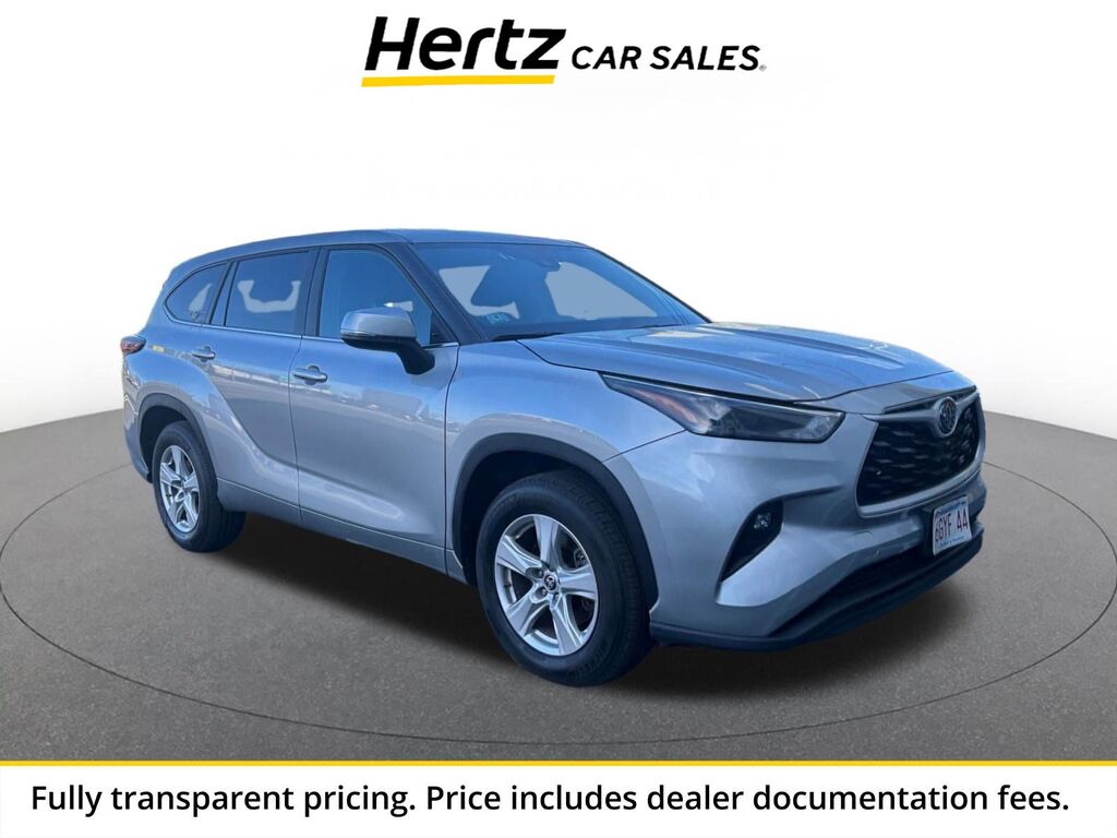2025 Toyota Highlander LE — photo 1 of 13