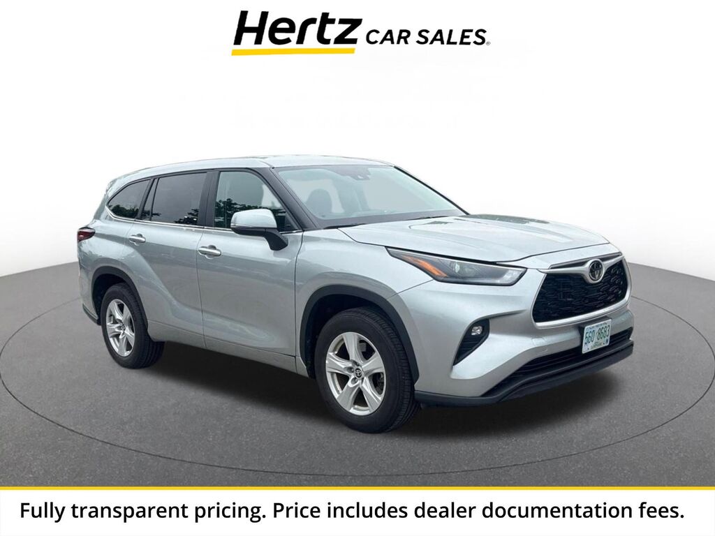 2025 Toyota Highlander LE — photo 1 of 13