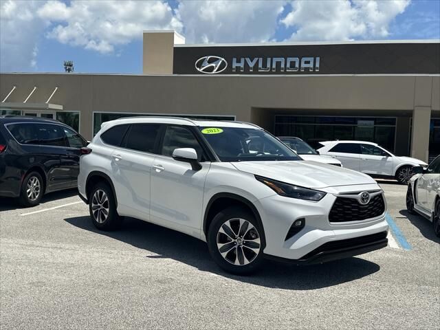 2023 Toyota Highlander XLE — photo 1 of 13