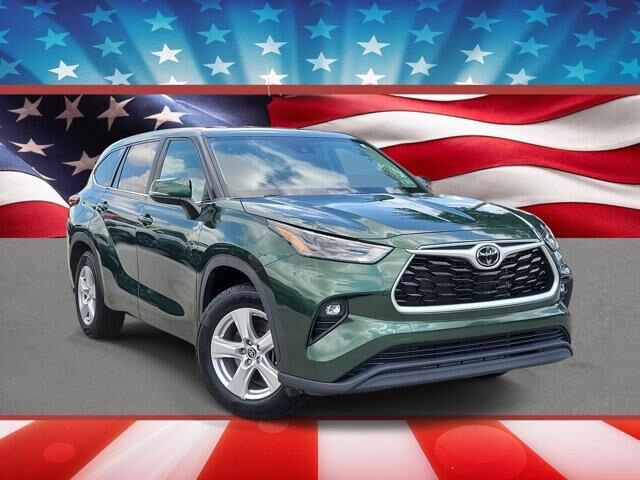 2023 Toyota Highlander LE — photo 1 of 13