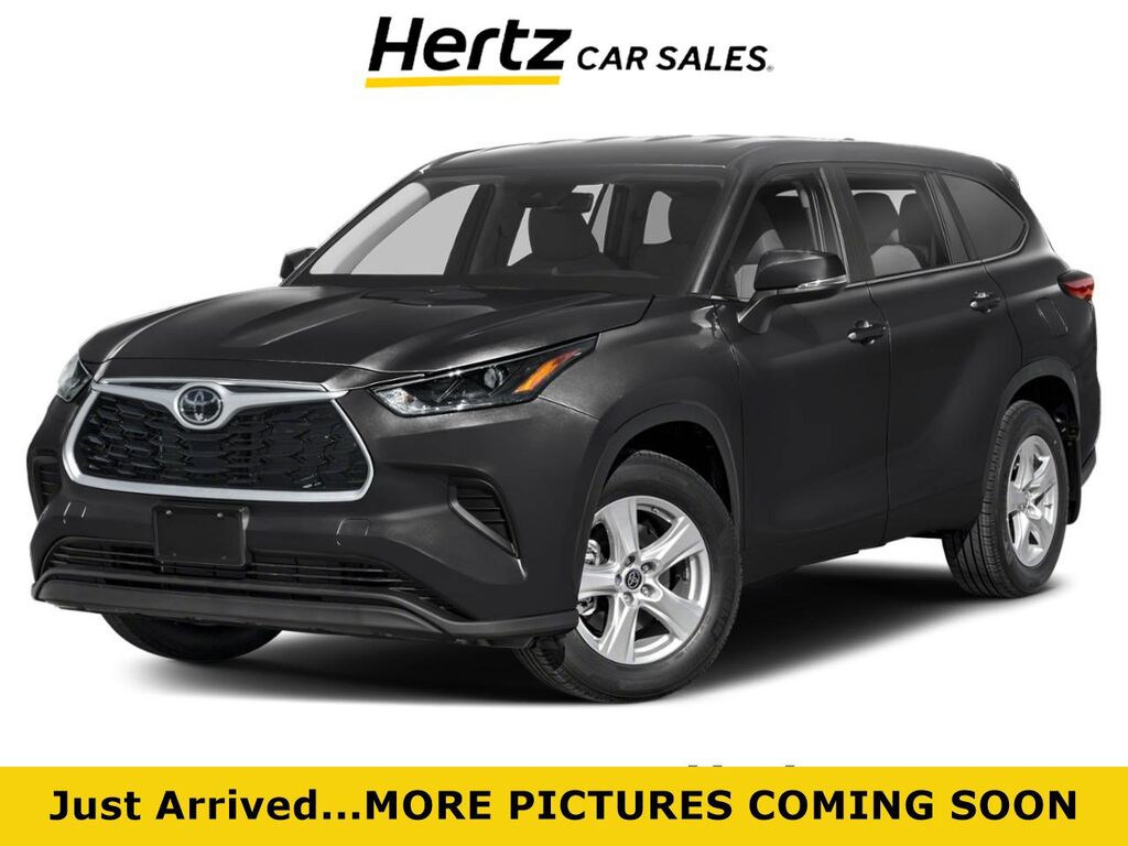 2025 Toyota Highlander LE — photo 1 of 4